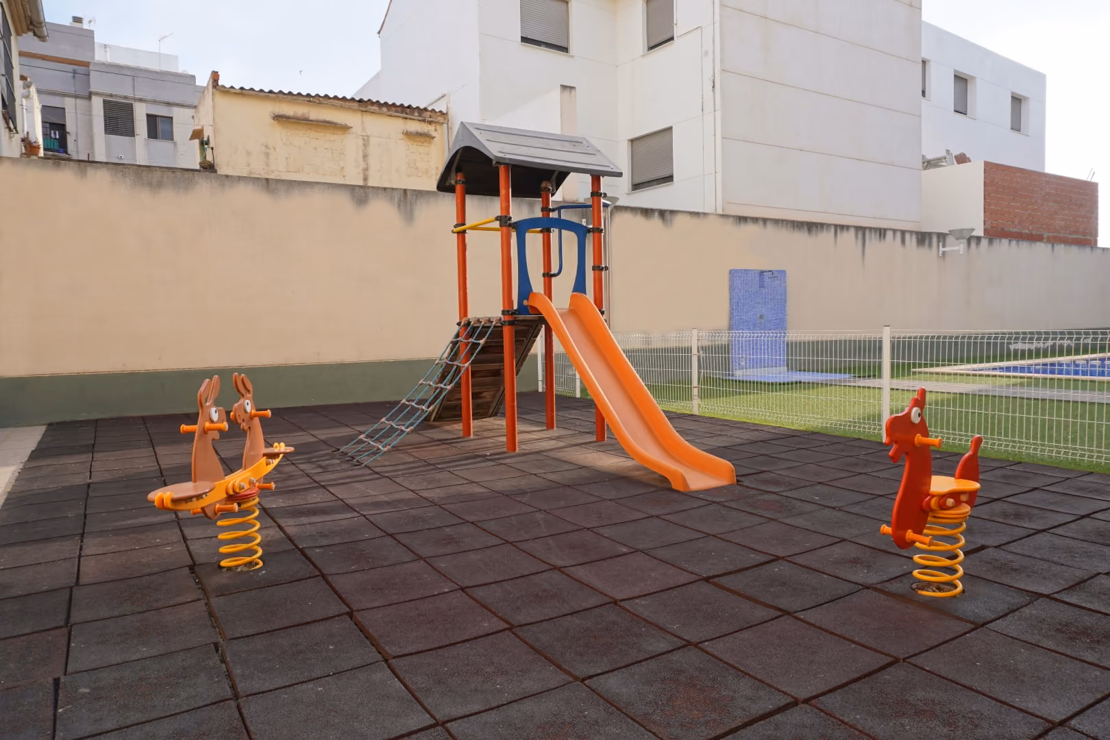 La zona de juegos infantiles de la residencia